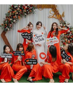 In Hashtag Cầm Tay Team Cô Dâu, Team Chú Rể